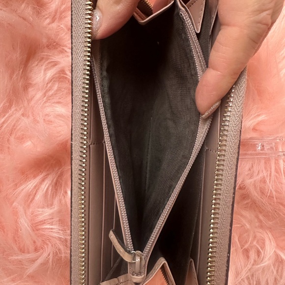 Authentic Gucci Blush Pink Embossed Leather wallet - Picture 4 of 7
